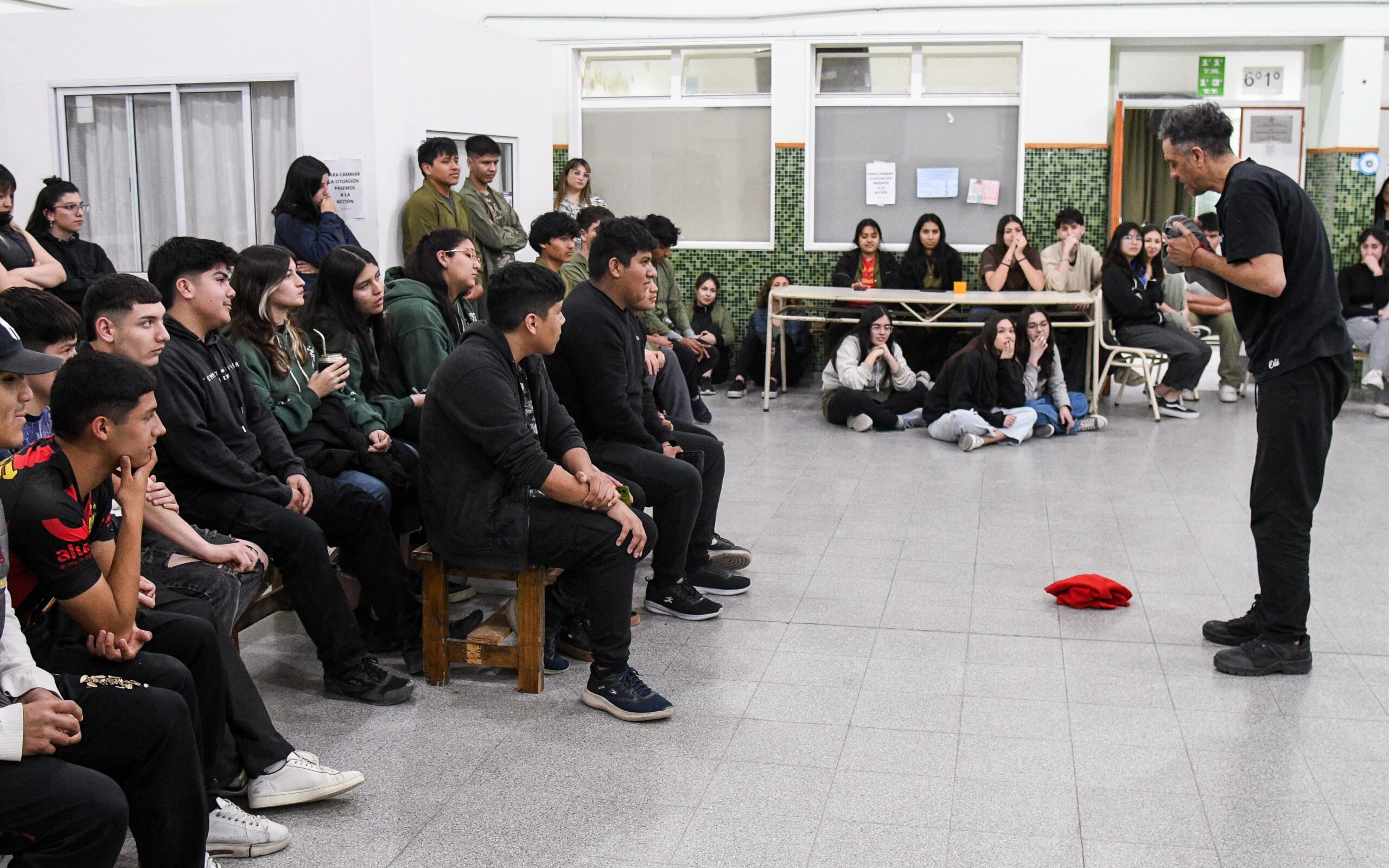 SE REALIZÓ UNA OBRA DE TEATRO SOBRE INTELIGENCIA EMOCIONAL CON LA PARTICIPACIÓN DE 700 ESTUDIANTES