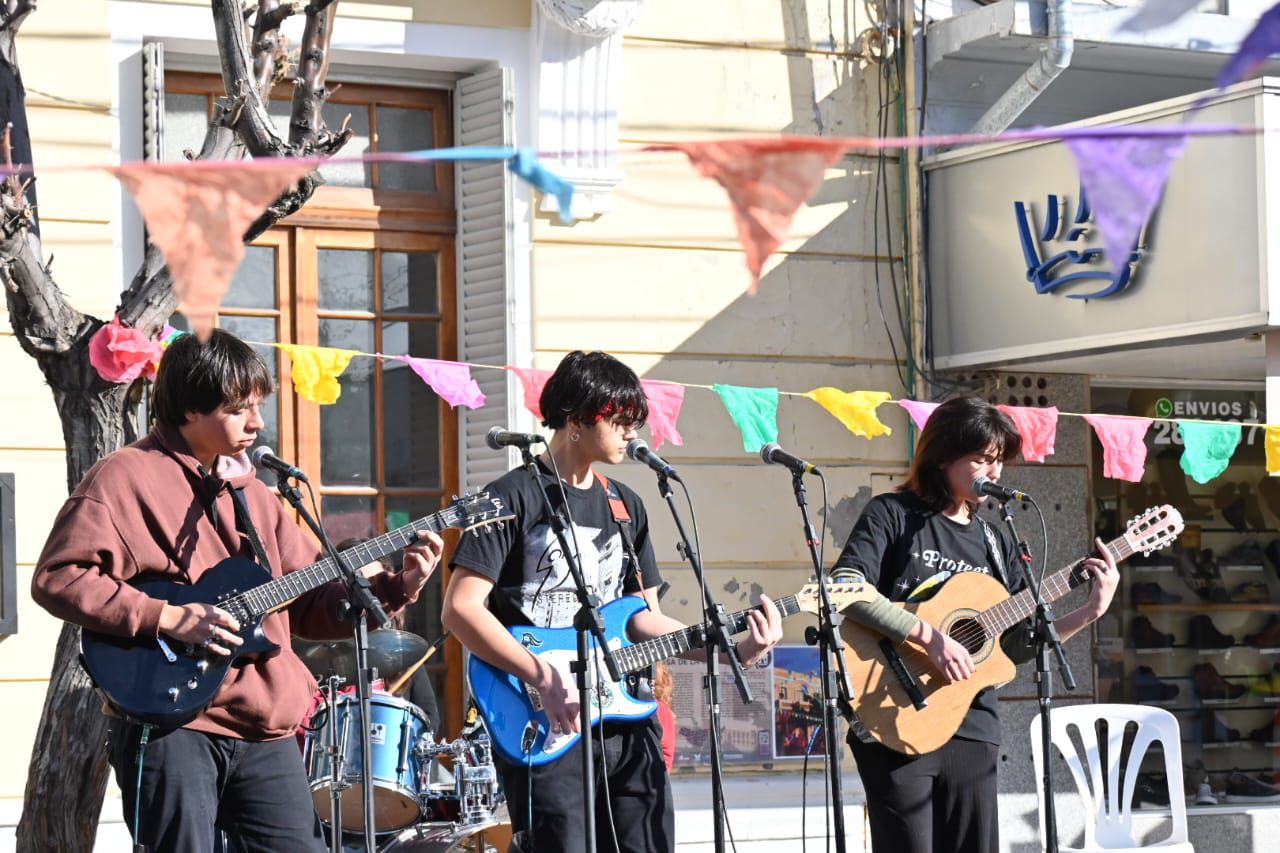 FESTEJAMOS LA PRIMAVERA EN LA CASA DE LA CULTURA