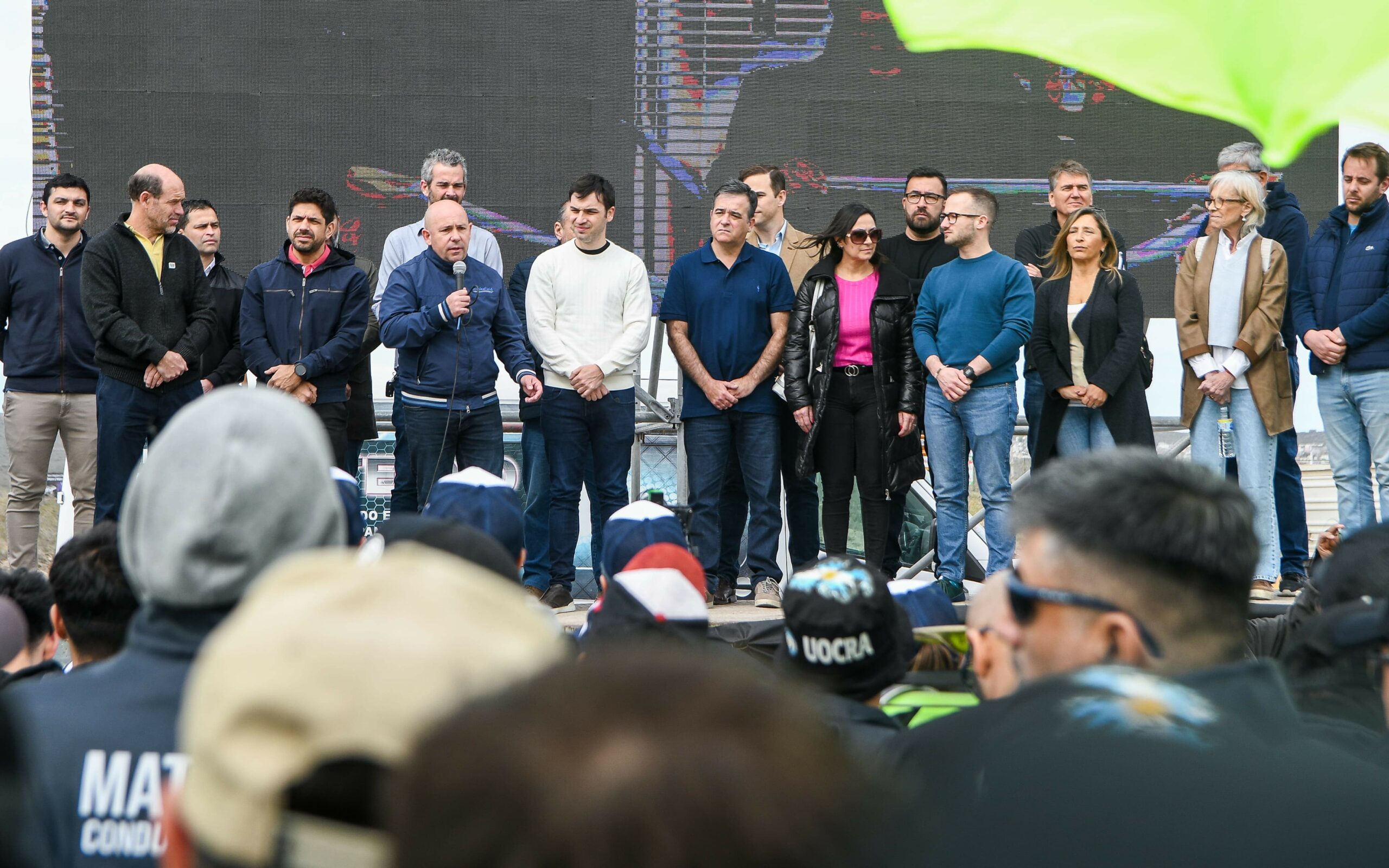 SE FIRMÓ EL ACTA DE INICIO DE OBRA PARA CONSTRUIR 114 NUEVAS VIVIENDAS EN PUERTO MADRYN