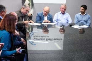 SASTRE FIRMÓ UN CONVENIO PARA QUE PUERTO MADRYN SE SUME A LA RED DE MUNICIPIOS COOPERATIVOS