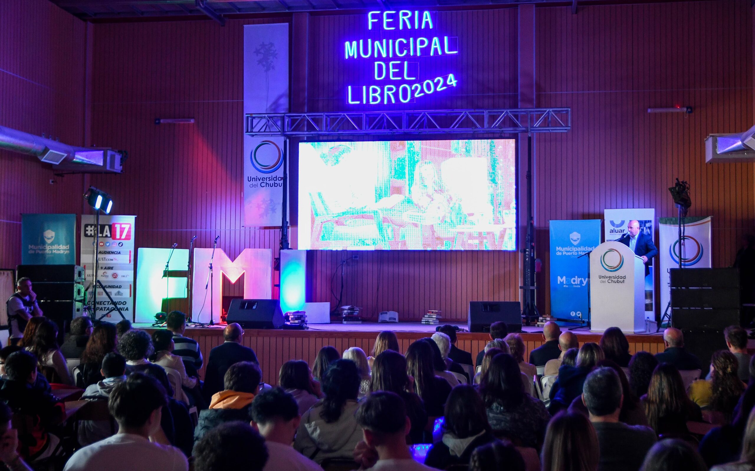 SASTRE INAUGURÓ LA TERCERA EDICIÓN DE LA FERIA MUNICIPAL DEL LIBRO