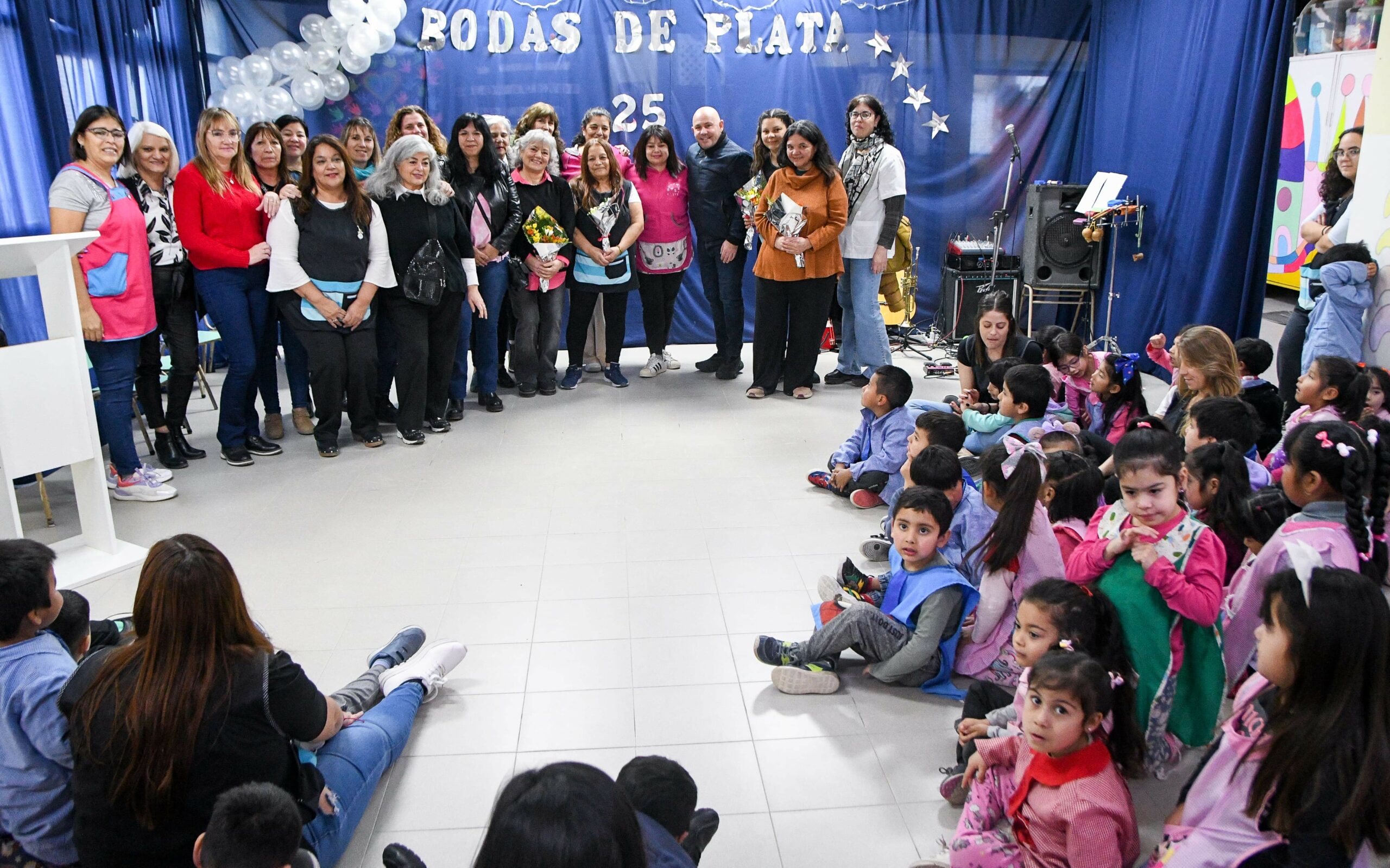 SASTRE ENCABEZÓ EL ACTO POR EL 25º ANIVERSARIO DE LA ENIM “ABRACADABRA”