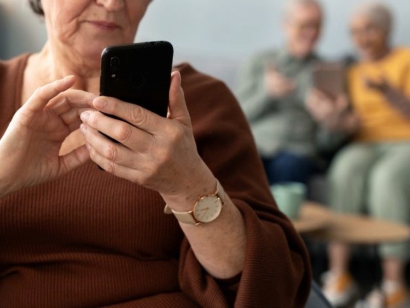 INVITAN A CURSO PARA APRENDER A USAR EL CELULAR