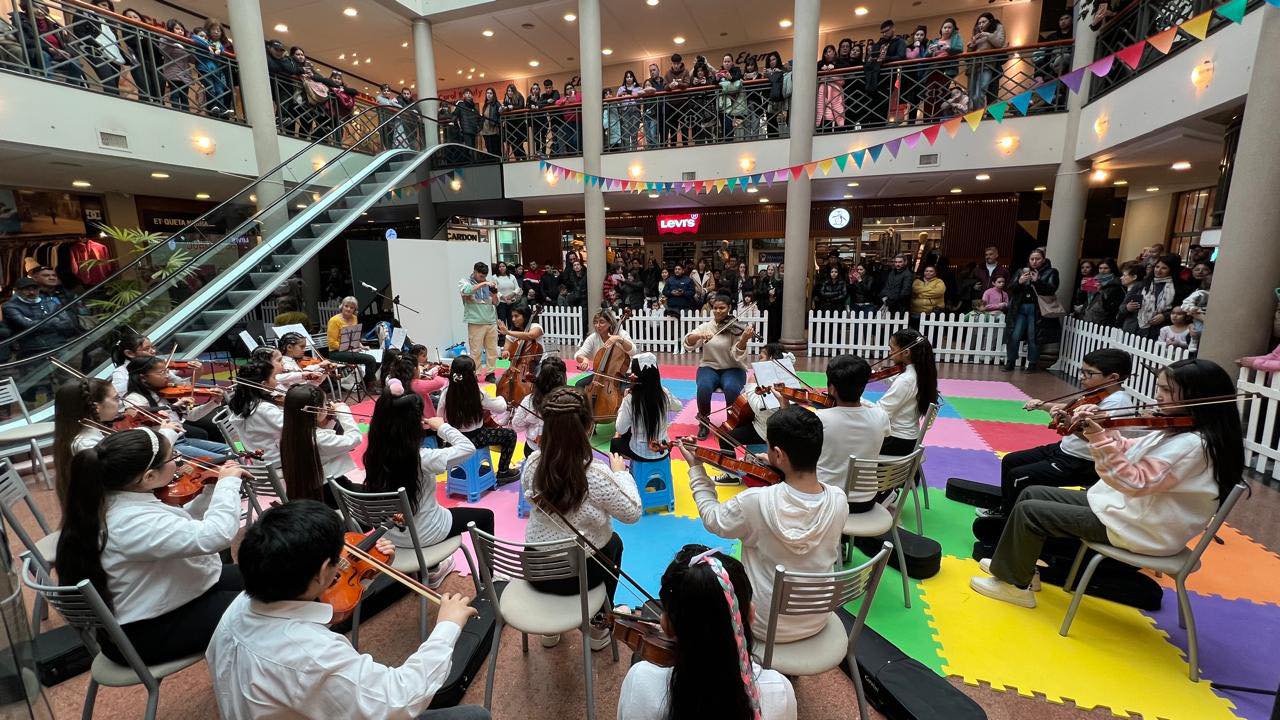 CONCIERTO DE LA ORQUESTA INFANTIL Y PREINFANTIL MUNICIPAL DEL PERÓN