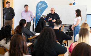 EL INTENDENTE ENCABEZÓ LA PRESENTACIÓN DE CURSOS PARA OPTIMIZAR EL FUNCIONAMIENTO DE LAS DISTINTAS ÁREAS DEL MUNICIPIO