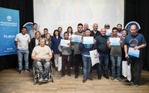 INCLUSIÓN EN PUERTO MADRYN: SASTRE ENTREGÓ CERTIFICADOS A QUIENES REALIZARON EL TALLER DE CICLOMECÁNICA SOCIAL