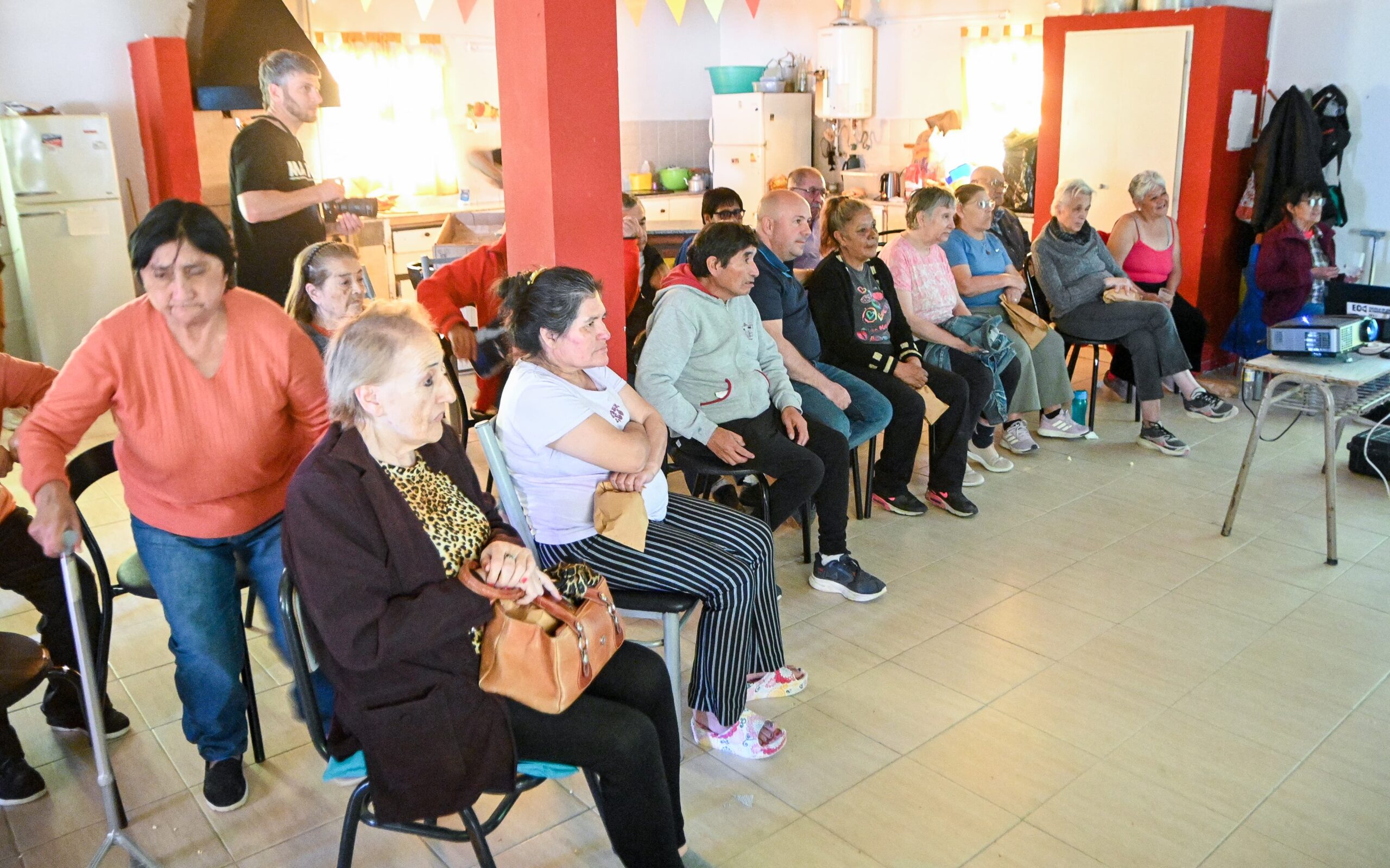 SASTRE DESTACÓ LA LLEGADA DEL FESTIVAL DE CINE “MAFICI” AL HOGAR DE DÍA “NUESTROS ABUELOS” EN EL BARRIO SAN MIGUEL