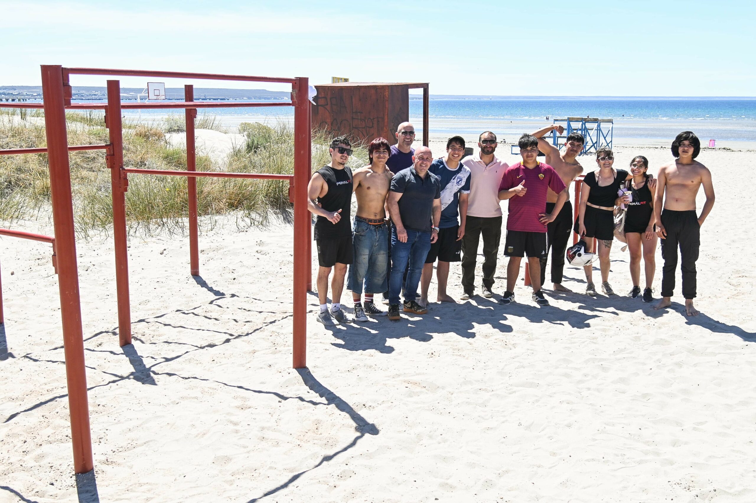 SE INAUGURÓ EL PARQUE DE CALISTENIA EN LA PLAYA DE PUERTO MADRYN