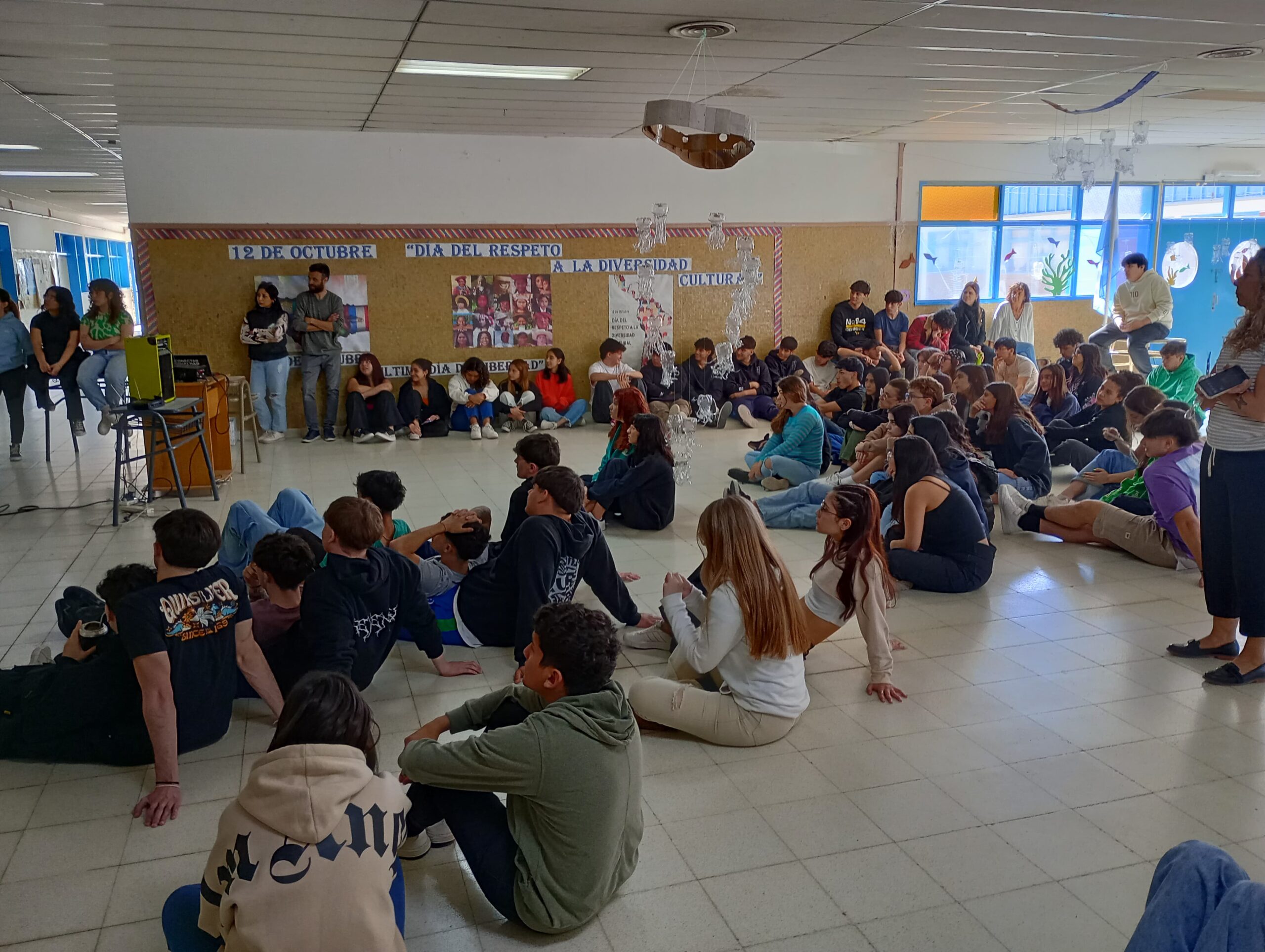 EXITOSA MUESTRA AUDIOVISUAL DE ESTUDIANTES EN LA ESCUELA Nº 710