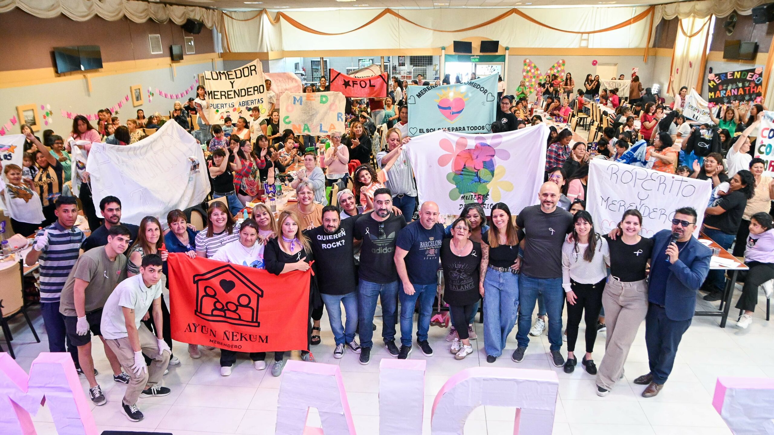 SASTRE ENCABEZÓ EL MULTITUDINARIO EVENTO EN EL CIERRE DE ACTIVIDADES POR EL DÍA DE LA MADRE