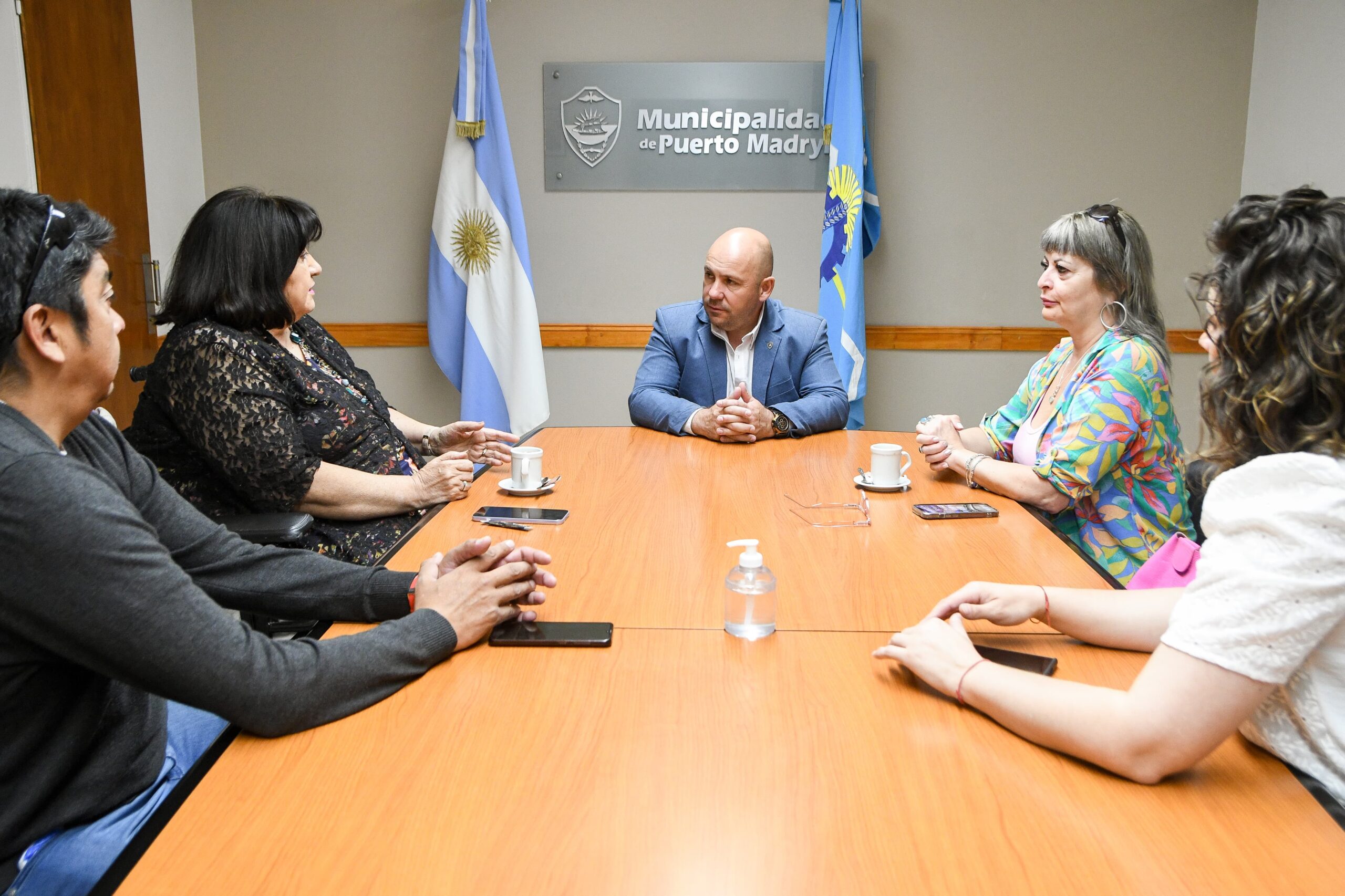 EL INTENDENTE RECIBIÓ A LAS REFERENTES PROVINCIALES DE LA ASOCIACIÓN DE TRABAJADORES DE LA SANIDAD ARGENTINA