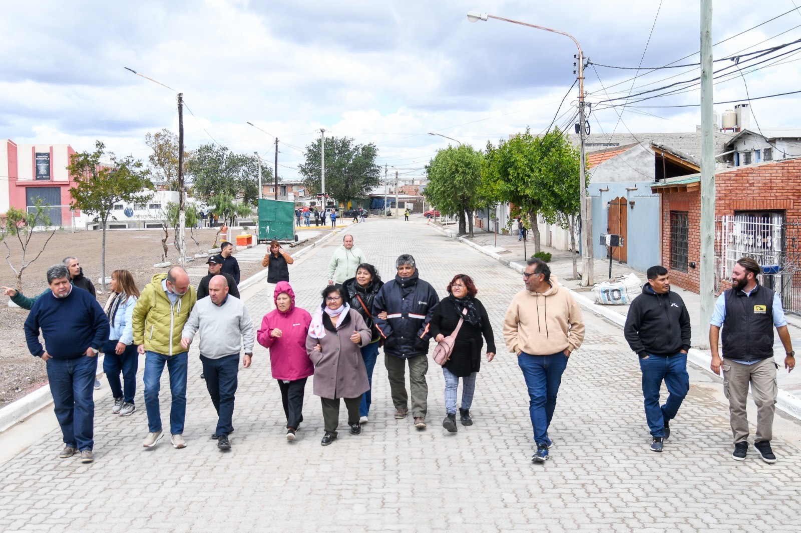 QUEDÓ HABILITADA LA CALLE BERWYN TRAS SU ADOQUINADO