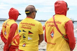 EL SERVICIO DE GUARDAVIDAS ESTARÁ VIGENTE HASTA EL 31 DE MARZO EN LAS PLAYAS DE LA CIUDAD