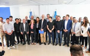 SASTRE PARTICIPÓ DE LA FIRMA DEL ACTA COMPROMISO PARA EL INICIO DE LA INICIATIVA “MUNICIPIO UNIDO POR LA NIÑEZ Y LA ADOLESCENCIA”
