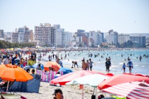 DURANTE LA PRIMERA SEMANA DEL 2025, LA CANTIDAD DE VISITANTES QUE LLEGÓ A PUERTO MADRYN AUMENTÓ UN 39% EN COMPARACIÓN CON EL AÑO PASADO