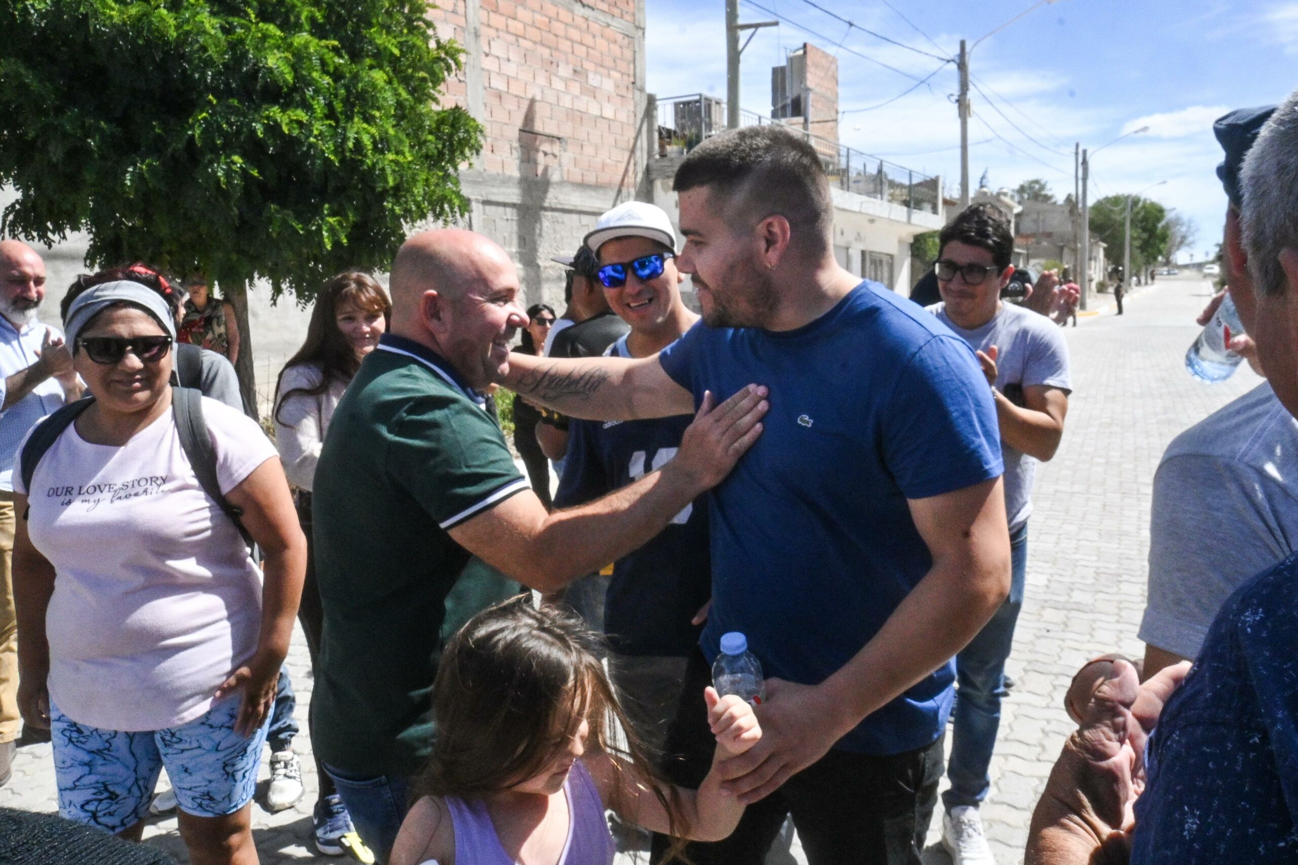 EL INTENDENTE INAUGURÓ EL ADOQUINADO DE LA CALLE CHILE EN EL BARRIO PUJOL