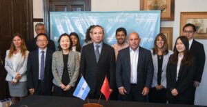 SASTRE RECIBIÓ EN PUERTO MADRYN AL EMBAJADOR DE LA REPÚBLICA POPULAR CHINA