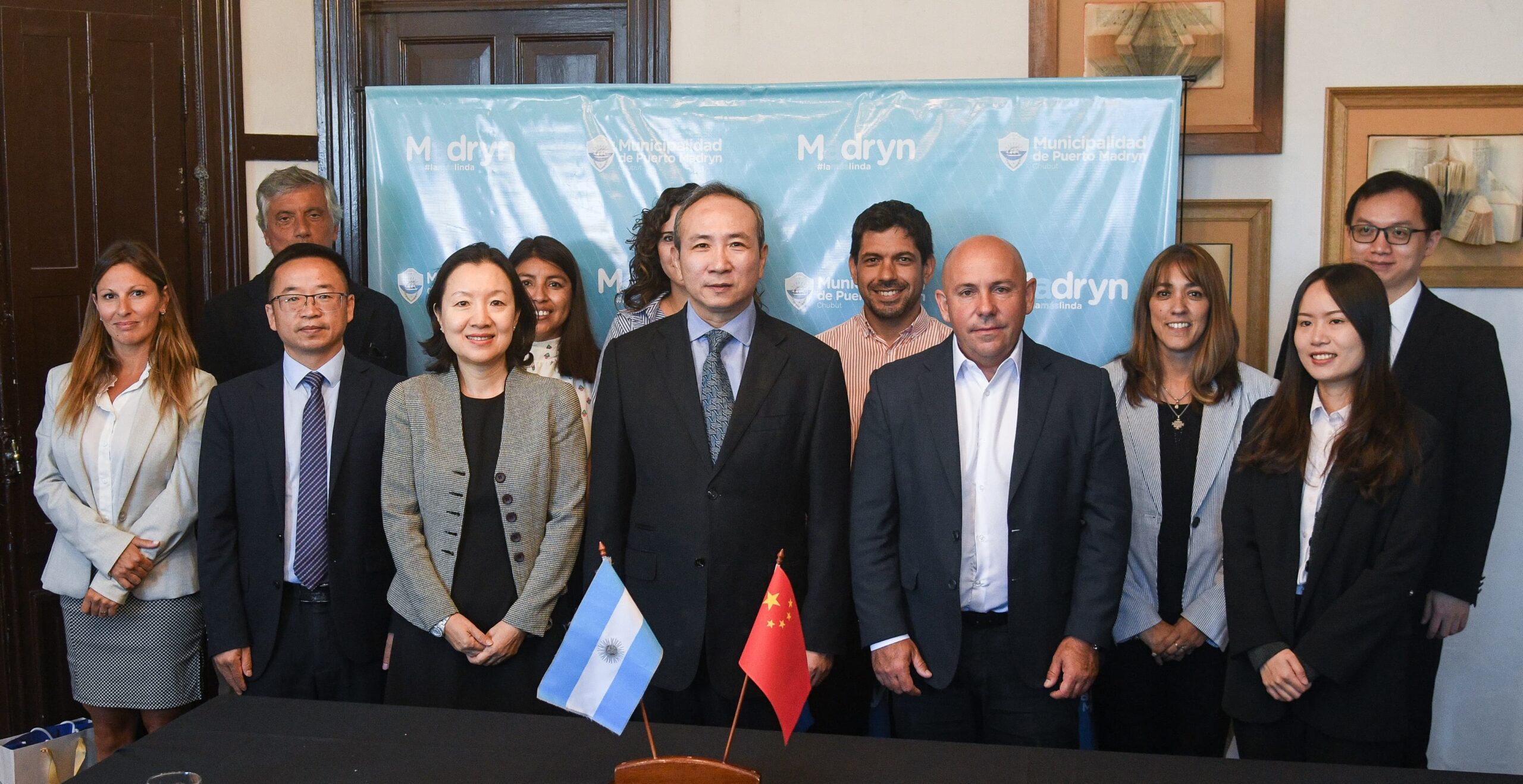 SASTRE RECIBIÓ EN PUERTO MADRYN AL EMBAJADOR DE LA REPÚBLICA POPULAR CHINA