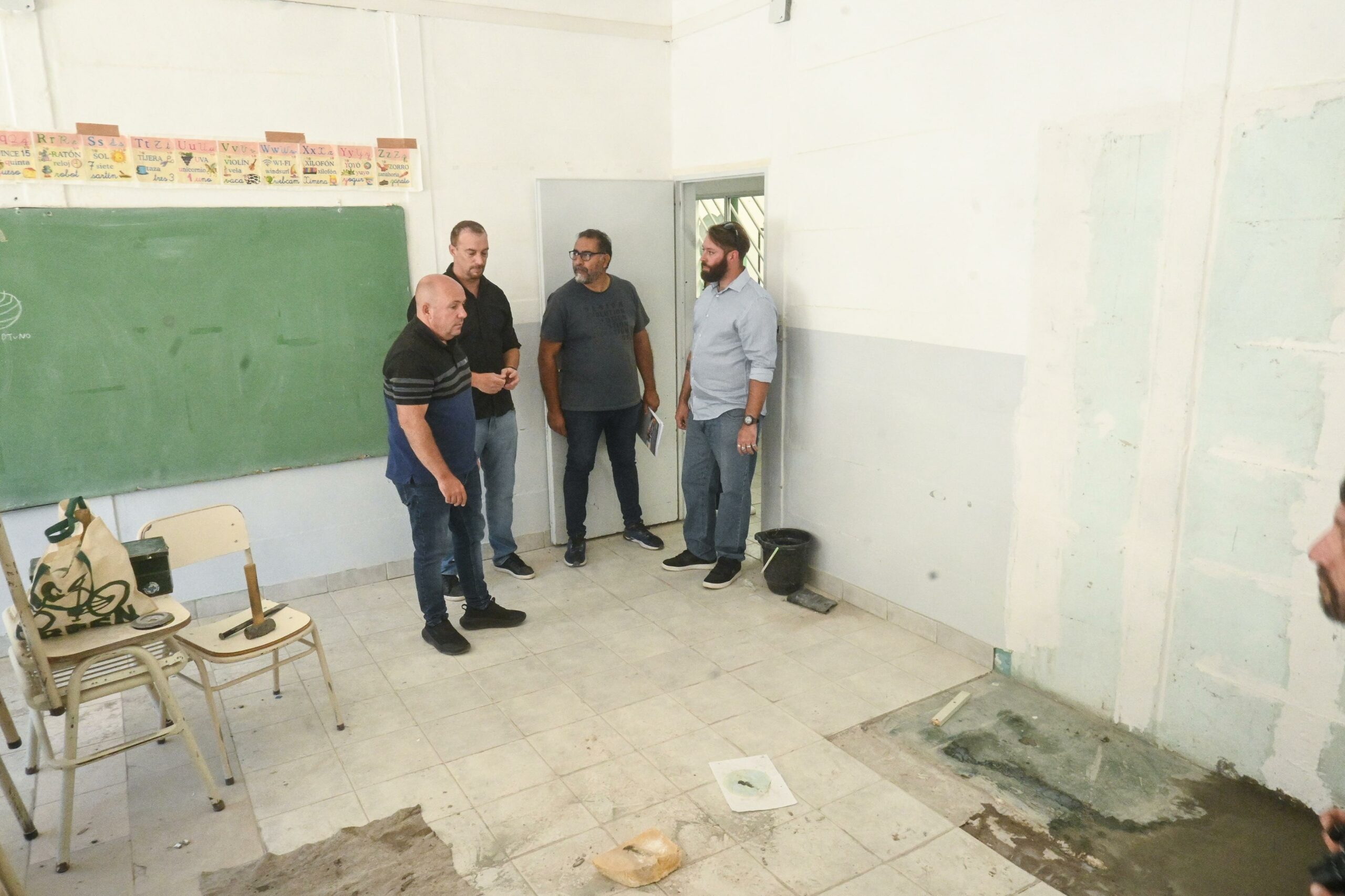 SASTRE RECORRIÓ LAS OBRAS QUE SE REALIZAN EN LA ESCUELA MUNICIPAL Nº 3 DE CARA AL INICIO DEL CICLO LECTIVO 2025