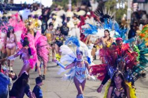 EL INTENDENTE SASTRE ENCABEZÓ UNA MULTITUDINARIA NOCHE DE CARNAVALES EN MADRYN