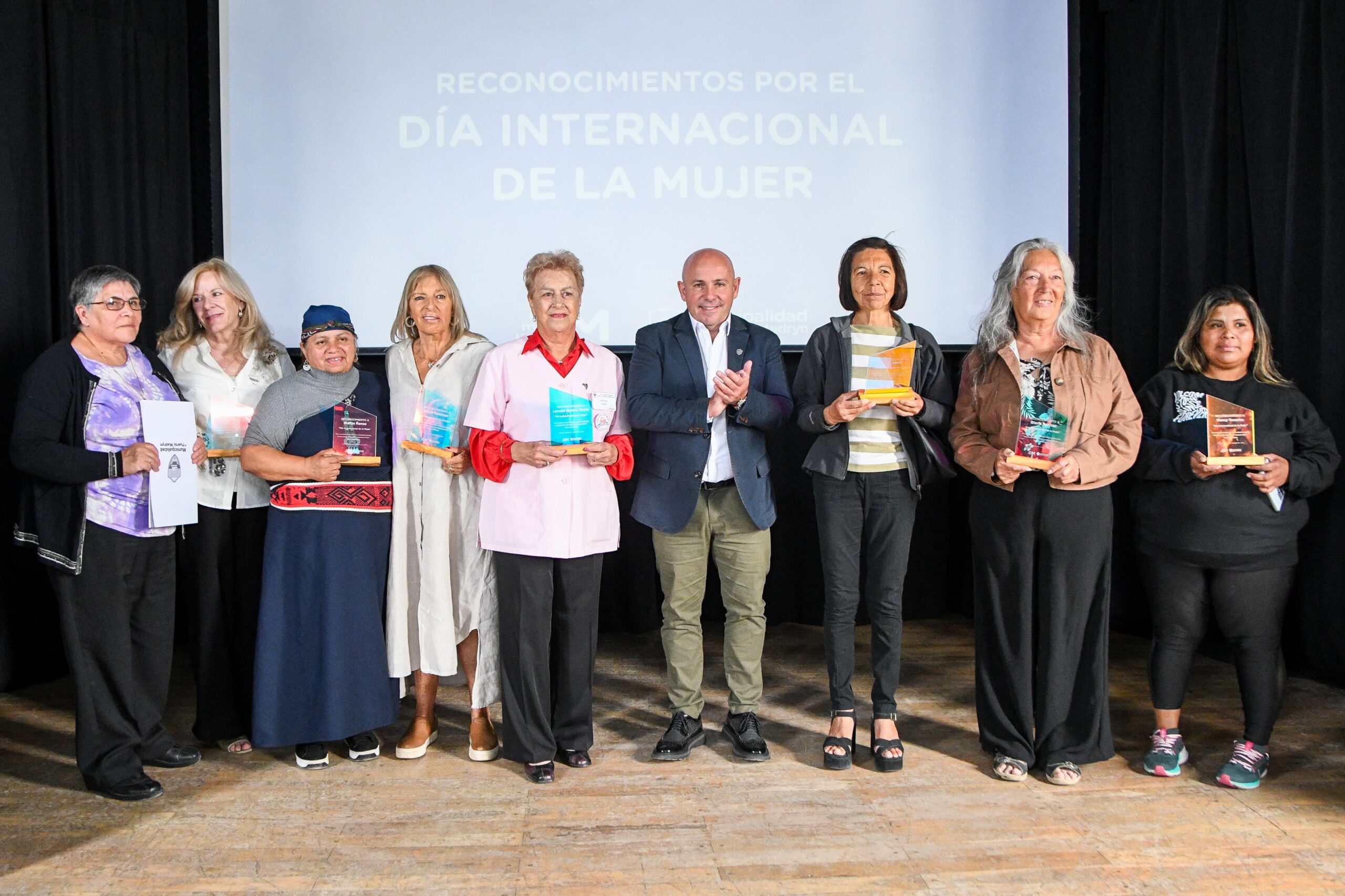 GUSTAVO SASTRE RECONOCIÓ A MUJERES DE PUERTO MADRYN