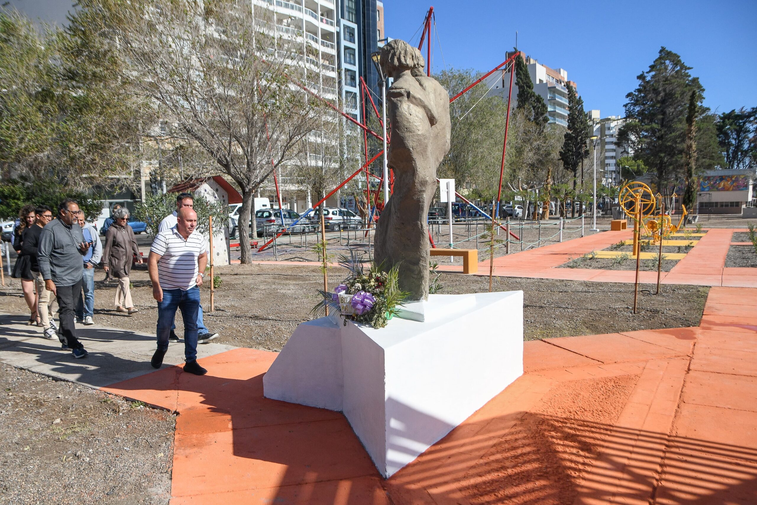 SASTRE INAUGURÓ LA PLAZOLETA “RINCÓN DE LOS ABUELOS”