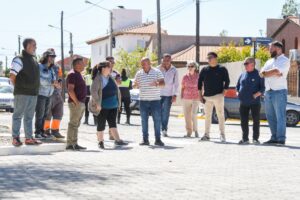SASTRE INAUGURÓ ADOQUINADO EN CALLE ESPORA