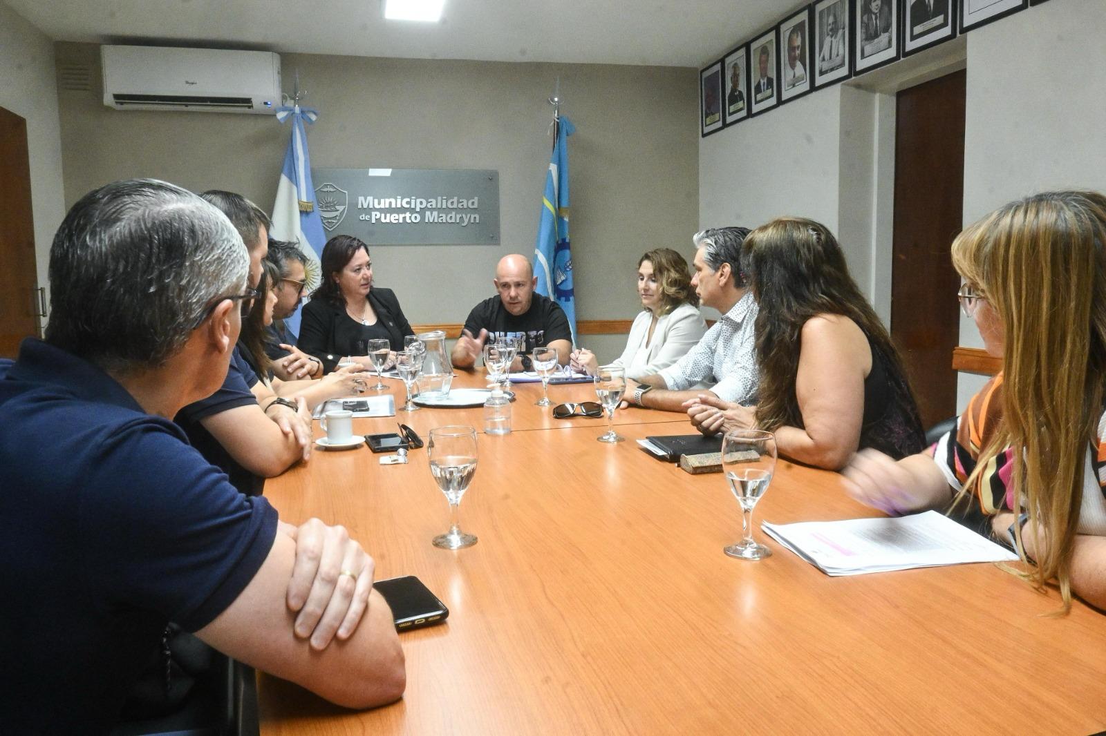 TRABAJO CONJUNTO ENTRE EL SECTOR PÚBLICO Y PRIVADO: SASTRE RECIBIÓ A COMERCIANTES DE LA CIUDAD