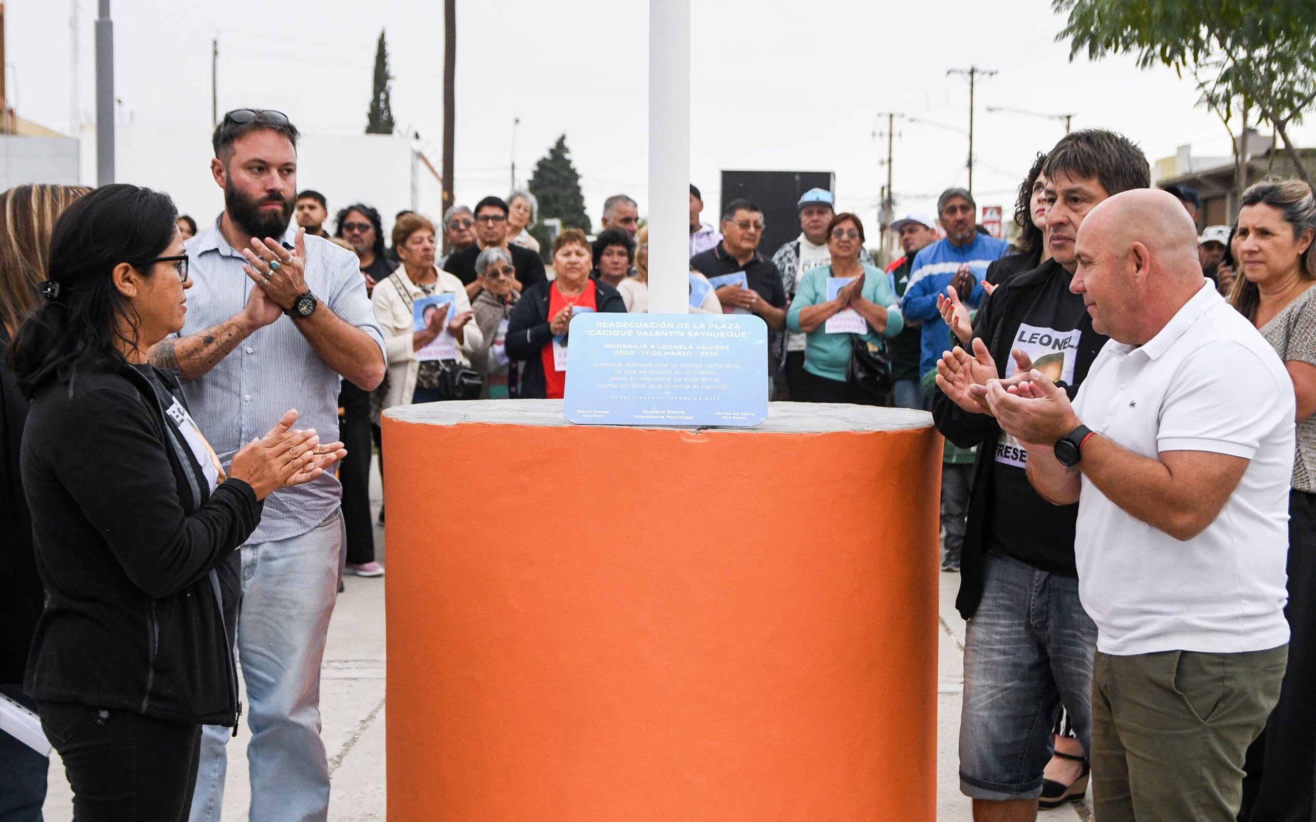 SASTRE DESTACÓ LA PUESTA EN VALOR DE LA PLAZA “CACIQUE VALENTÍN SAYHUEQUE” Y ENCABEZÓ UN HOMENAJE A LEONELA AGUIRRE