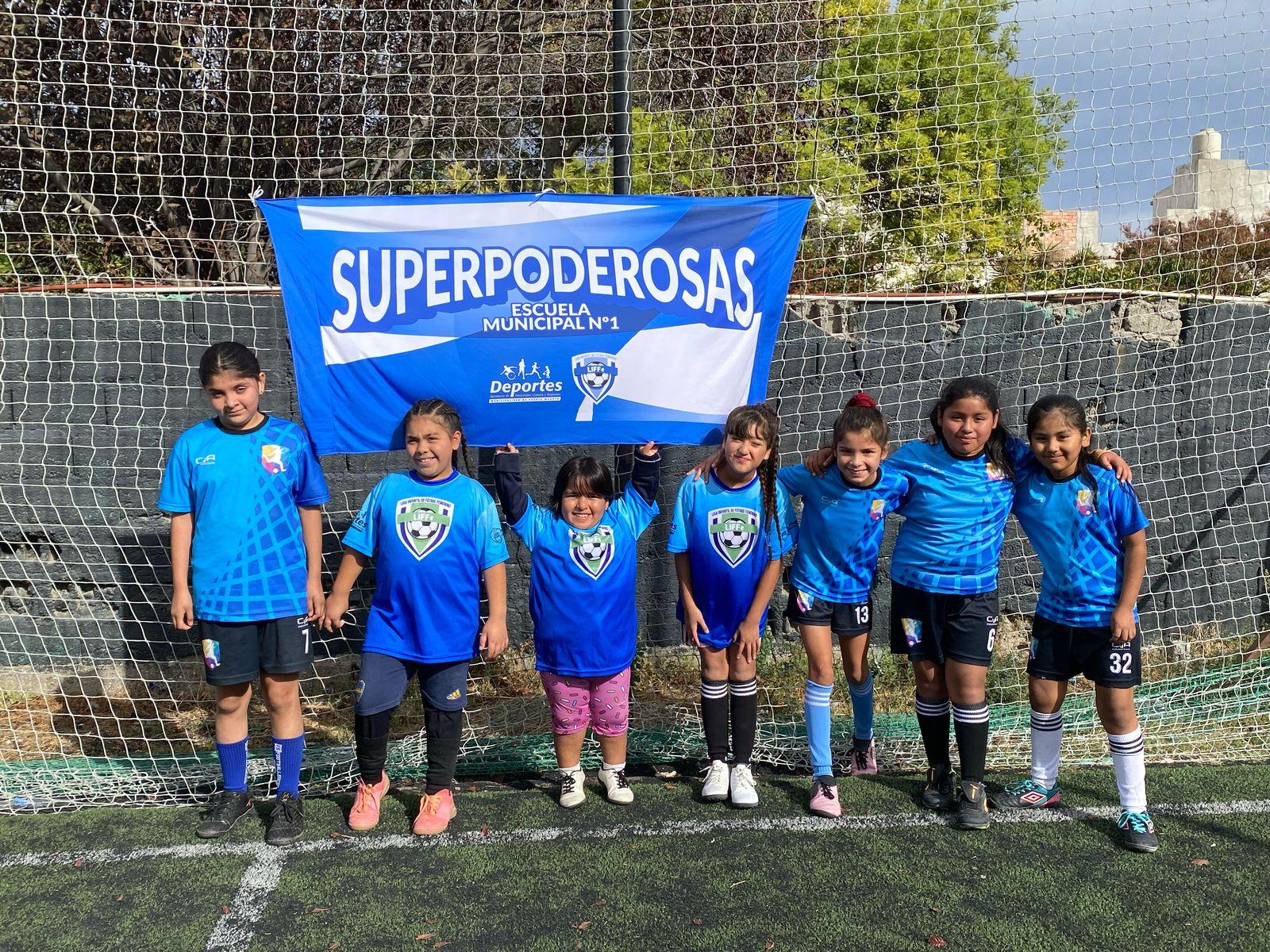 YA SE JUEGA EL TORNEO DE FÚTBOL INFANTIL FEMENINO