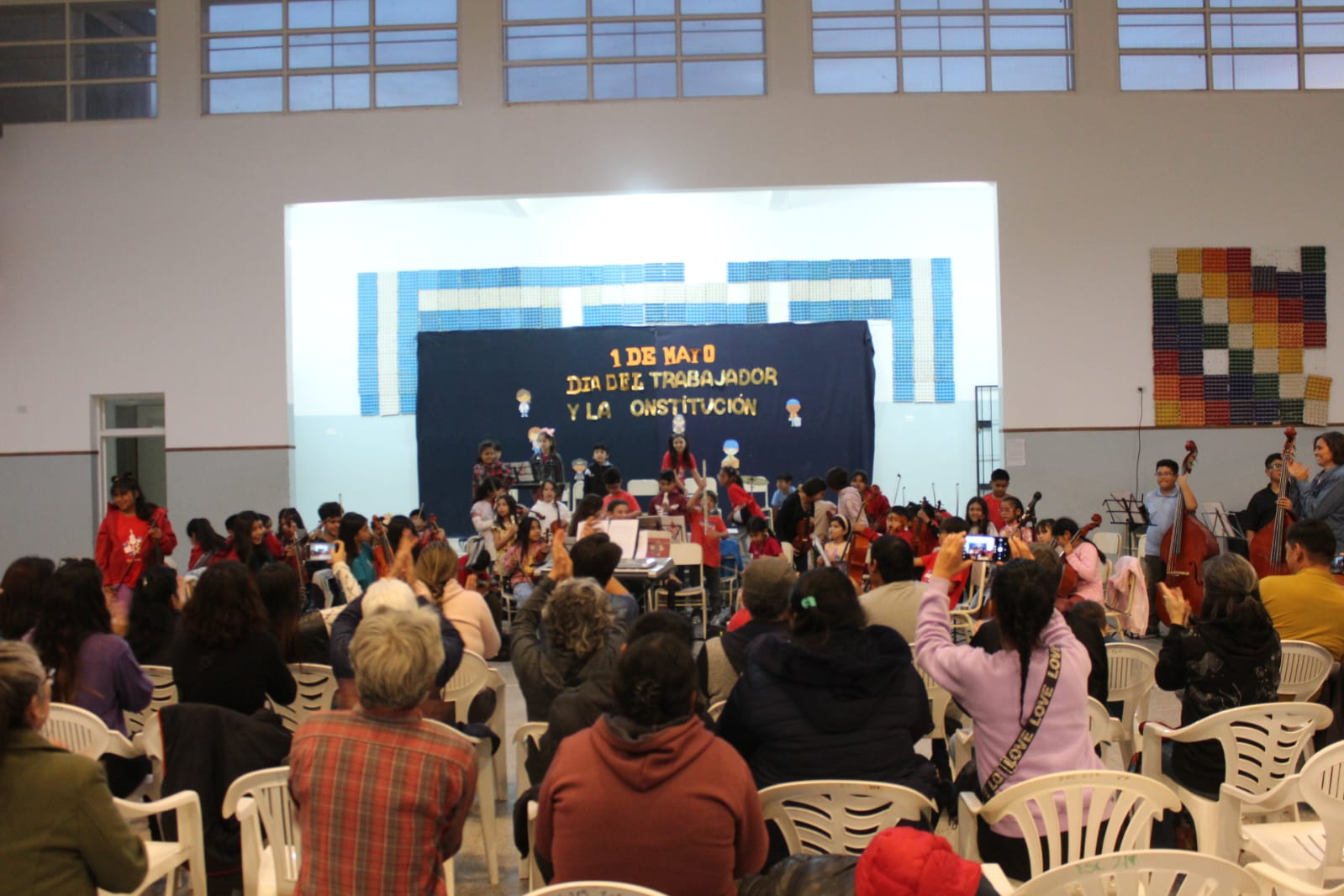 LA ORQUESTA INFANTIL DEL BARRIO PUJOL DIO SU PRIMER CONCIERTO DEL AÑO