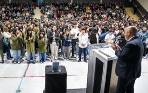 MÁS DE 1.000 JÓVENES MADRYNENSES LE PROMETIERON LEALTAD A LA CONSTITUCIÓN NACIONAL