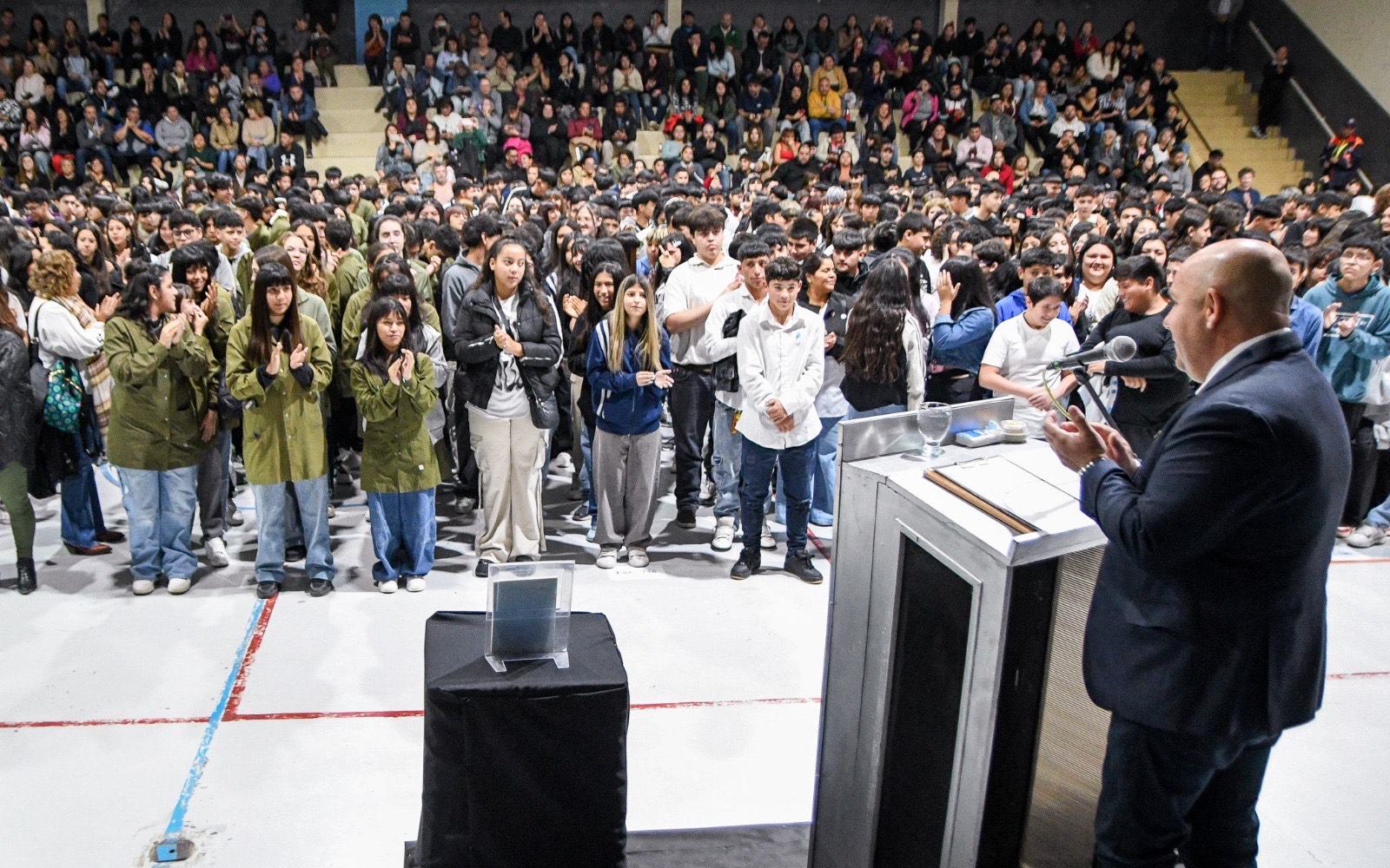 MÁS DE 1.000 JÓVENES MADRYNENSES LE PROMETIERON LEALTAD A LA CONSTITUCIÓN NACIONAL