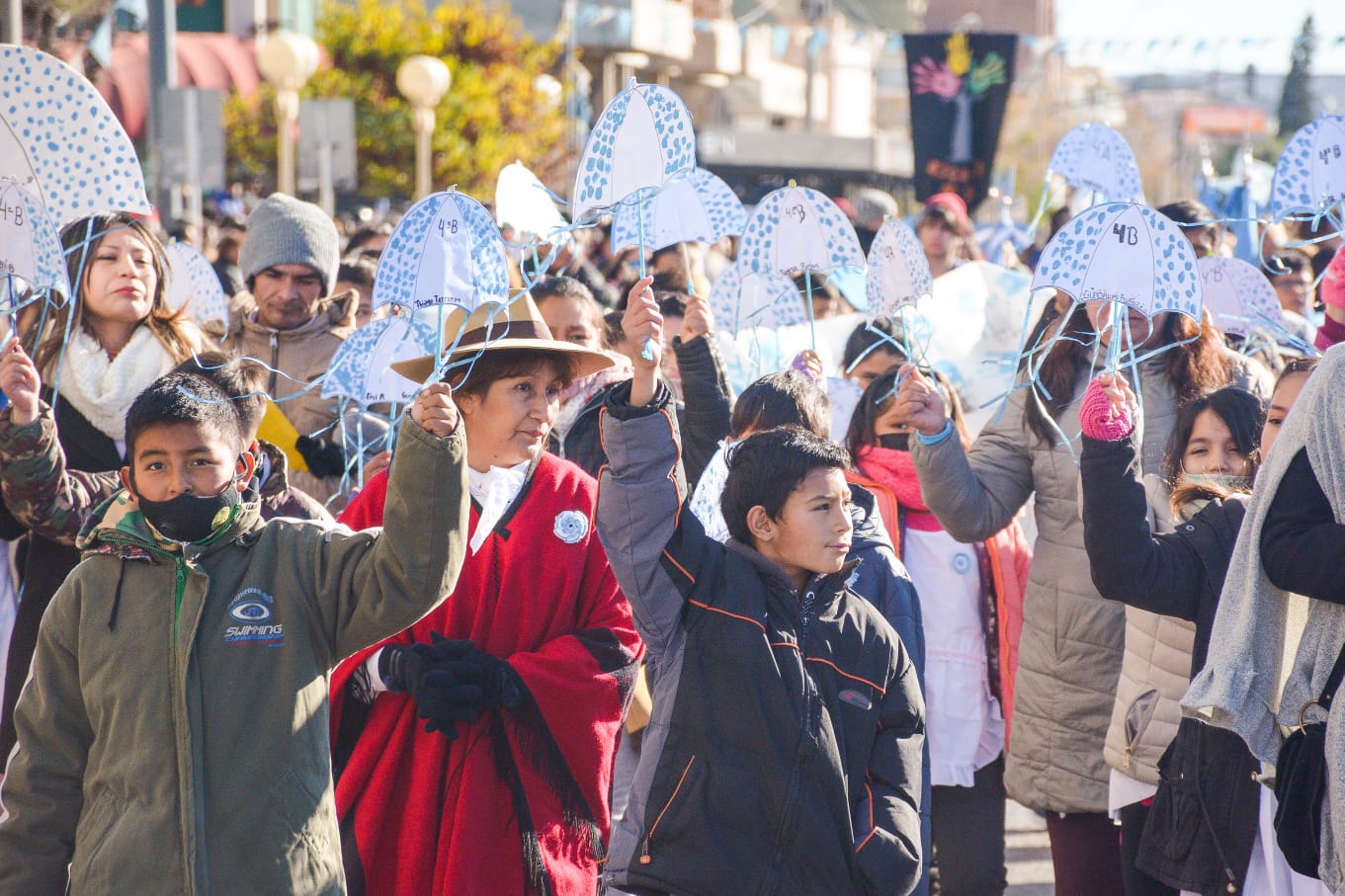 ¡SUMATE AL TRADICIONAL DESFILE DEL 25 DE MAYO!