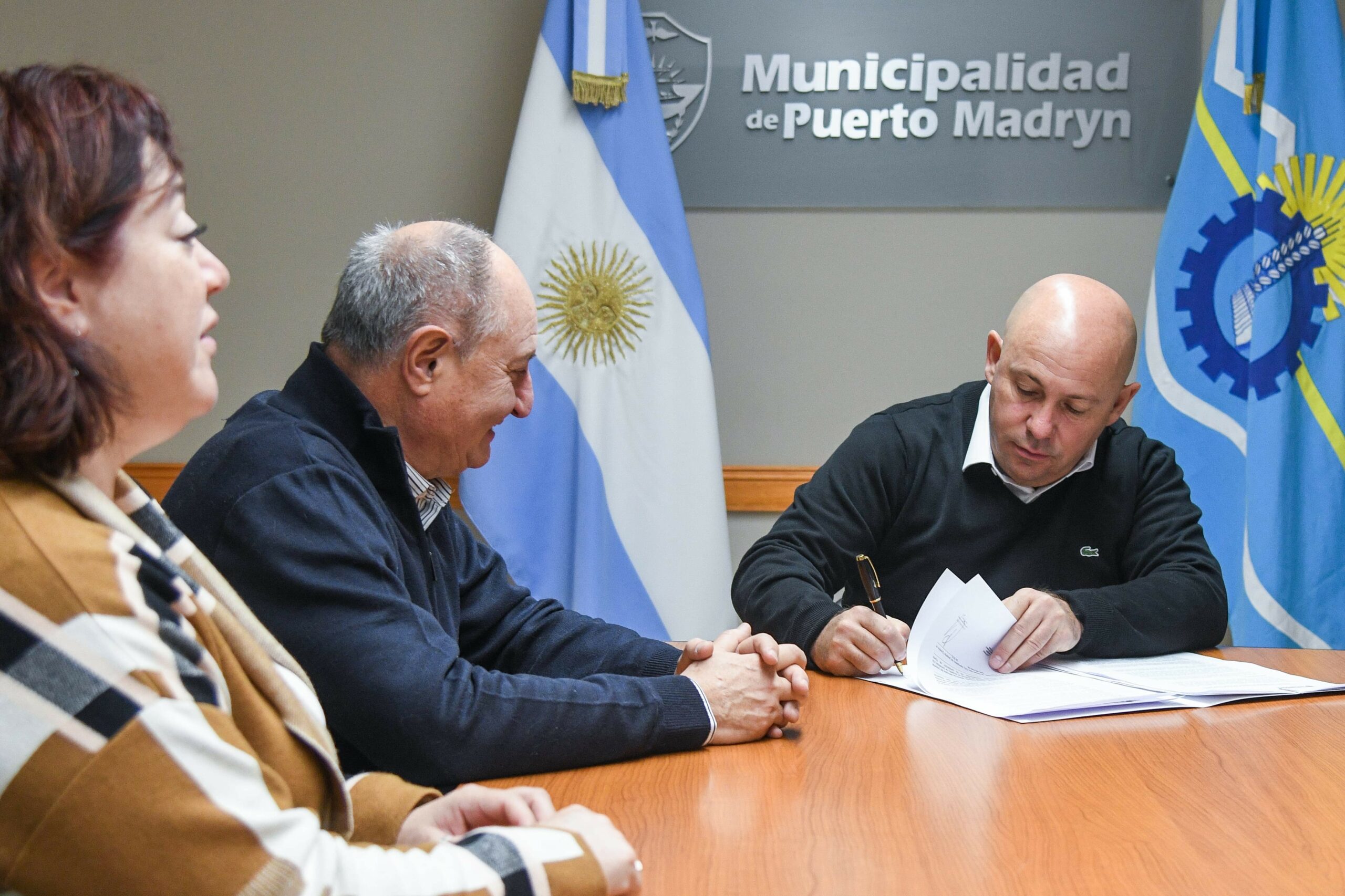 PUERTO MADRYN Y PUERTO PIRÁMIDES FIRMARON UN IMPORTANTE ACUERDO DE COOPERACIÓN