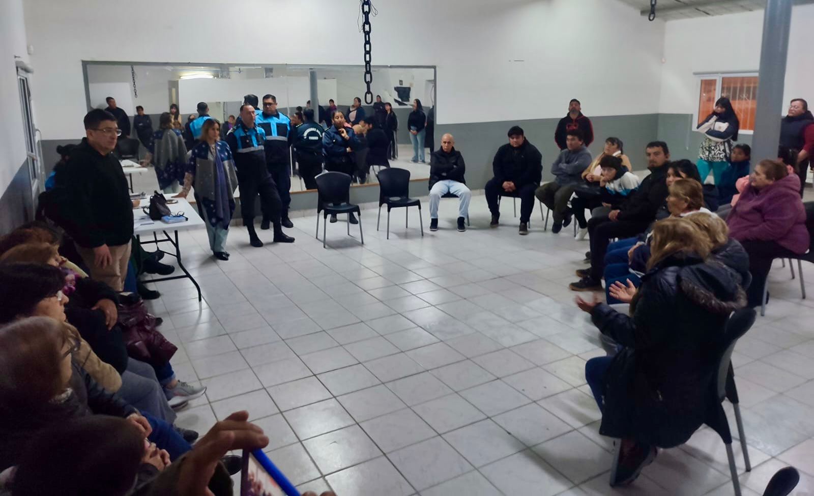 IMPULSAN ENCUENTROS CON VECINOS PARA ABORDAR PROBLEMÁTICAS EN LOS BARRIOS