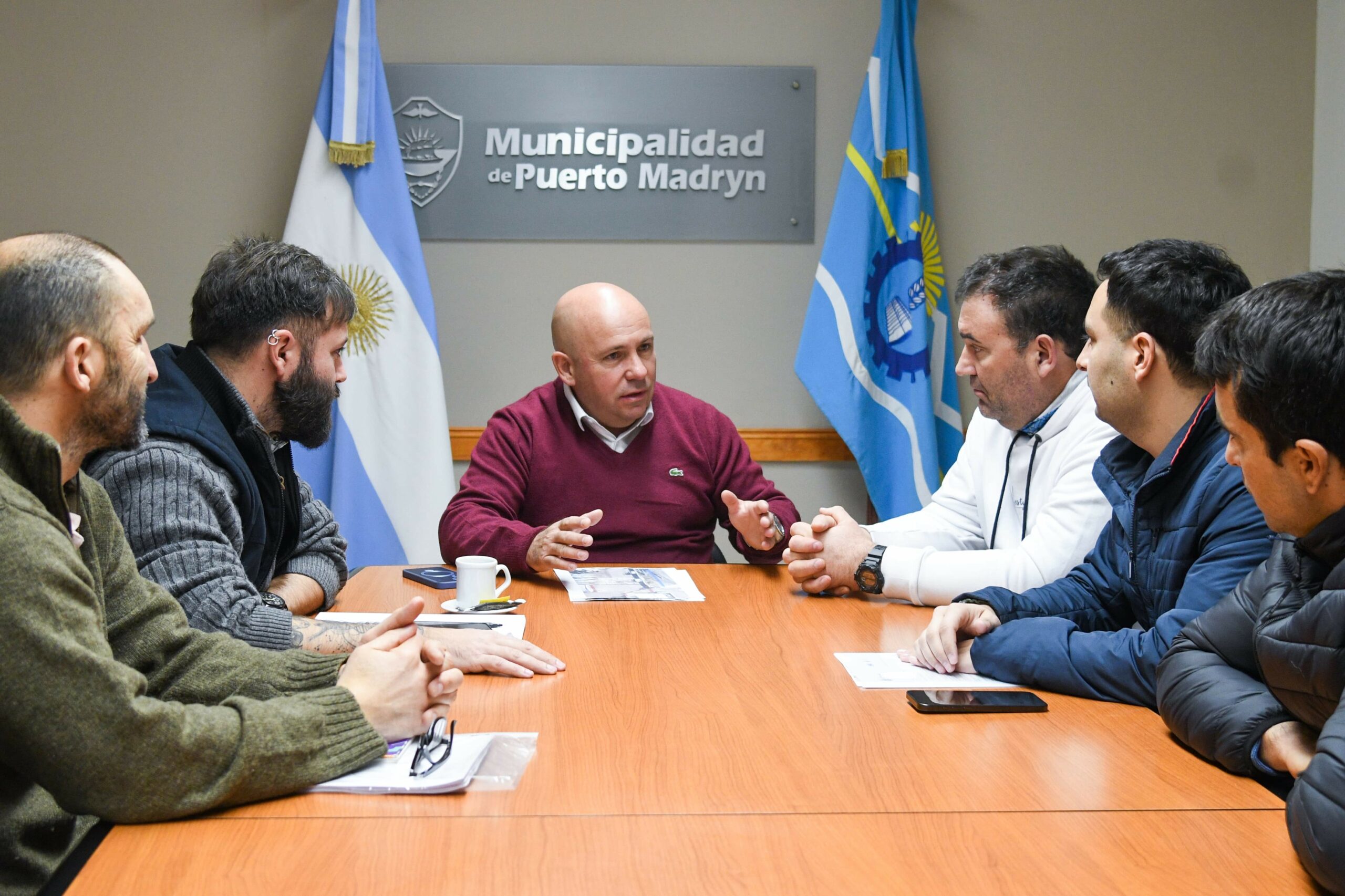 ACOMPAÑAMIENTO PERMANENTE A CLUBES: SASTRE RECIBIÓ A LAS AUTORIDADES DEL CLUB NÁUTICO PARA ADOQUINAR SU PREDIO