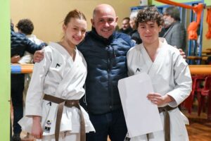 EL INTENDENTE ACOMPAÑÓ A DOS DEPORTISTAS PARA QUE PARTICIPEN DEL CAMPEONATO PANAMERICANO JUVENIL DE KARATE