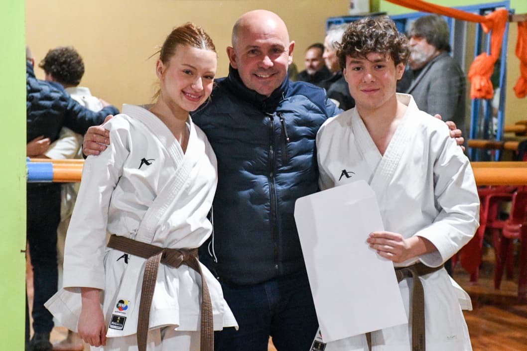 EL INTENDENTE ACOMPAÑÓ A DOS DEPORTISTAS PARA QUE PARTICIPEN DEL CAMPEONATO PANAMERICANO JUVENIL DE KARATE