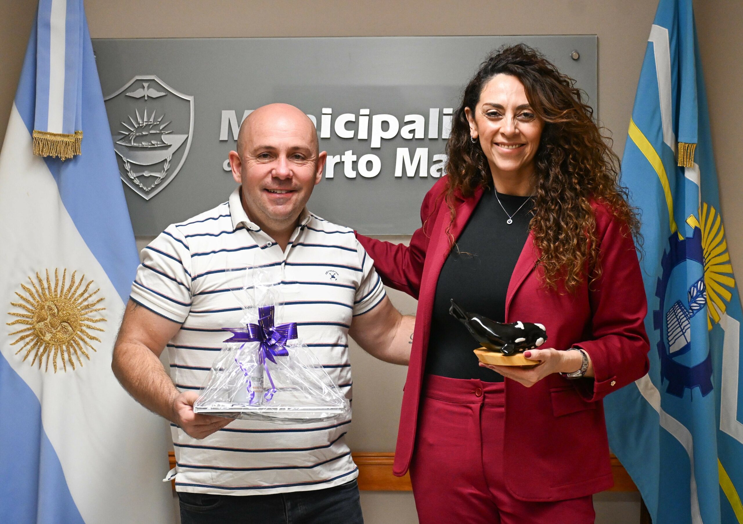 GUSTAVO SASTRE RECIBIÓ EN EL MUNICIPIO A CLAUDIA LOYOLA