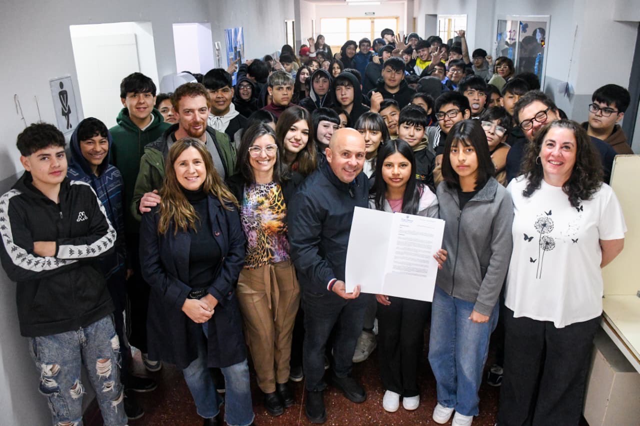 SASTRE ACOMPAÑÓ A ESTUDIANTES DE LA CIUDAD QUE REPRESENTARÁN A PUERTO MADRYN Y A CHUBUT EN UN CERTAMEN NACIONAL