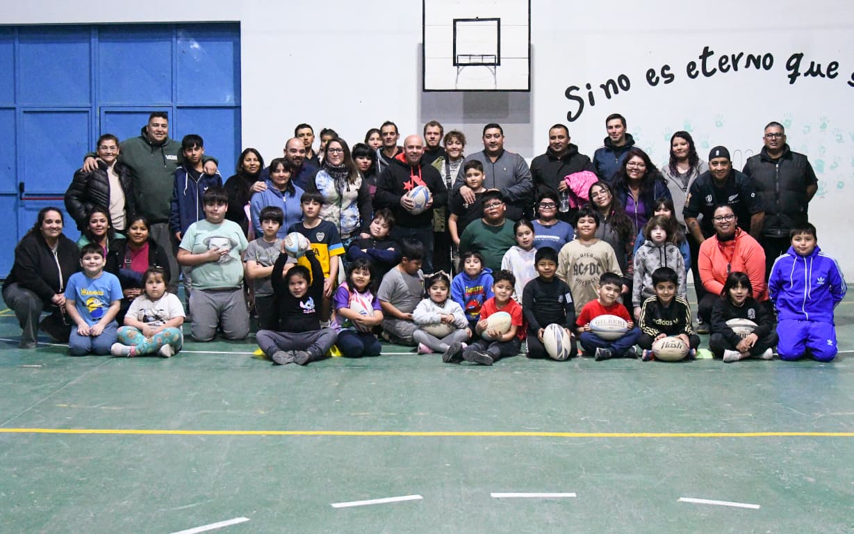 SASTRE VISITÓ LA ESCUELA DE RUGBY “AONIKENK RC”