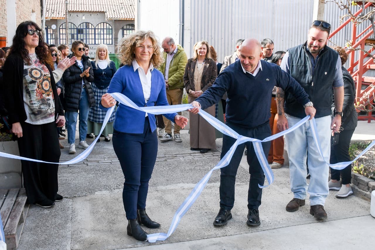 40º ANIVERSARIO DE LA ASOCIACIÓN CULTURAL GALESA: SASTRE INAUGURÓ OBRAS DE PUESTA EN VALOR DE LA CASA TOSCHKE