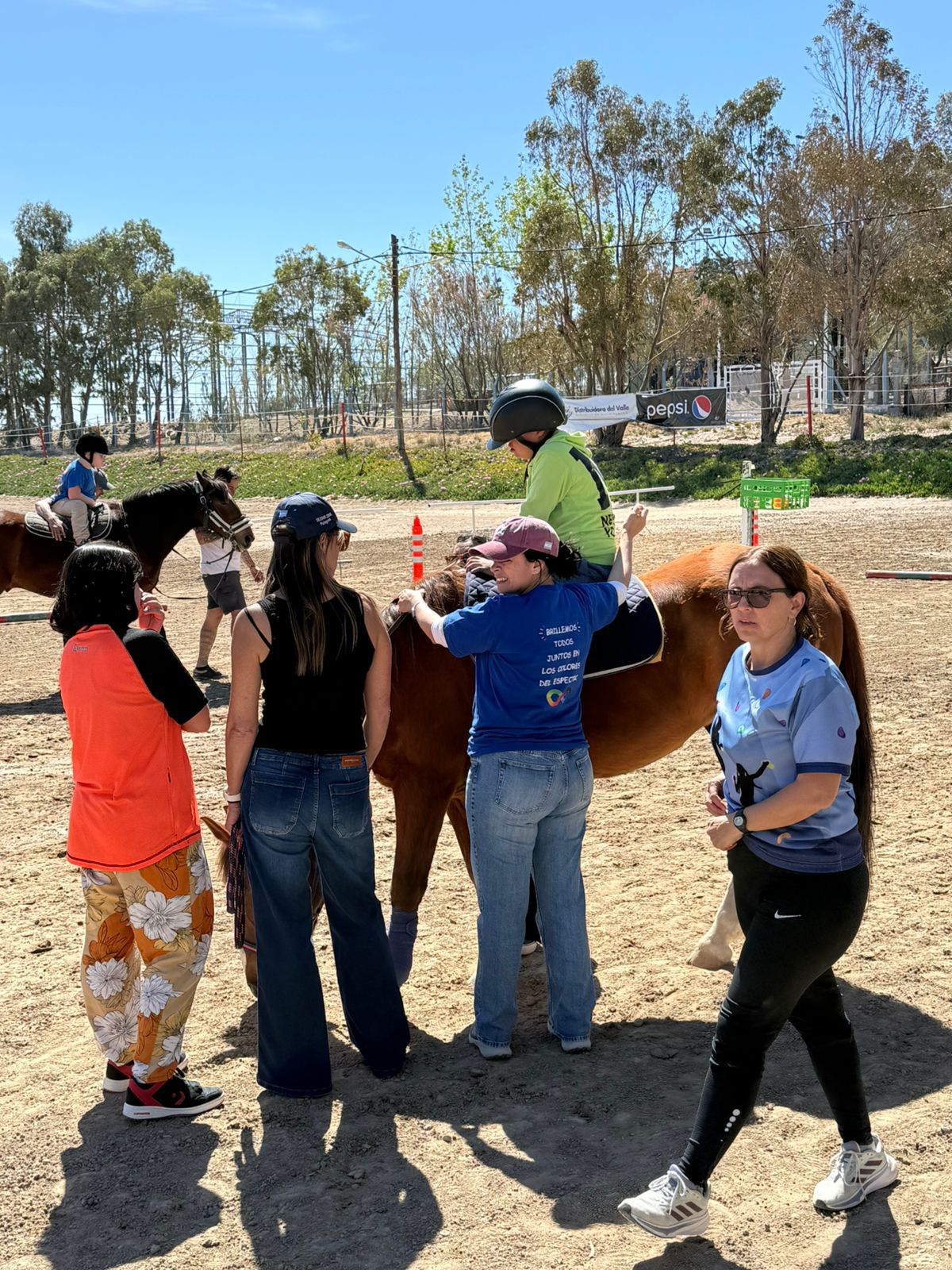 SE REALIZÓ UN ENCUENTRO DE DEPORTES ACCESIBLES EN EL CLUB DE EQUITACIÓN