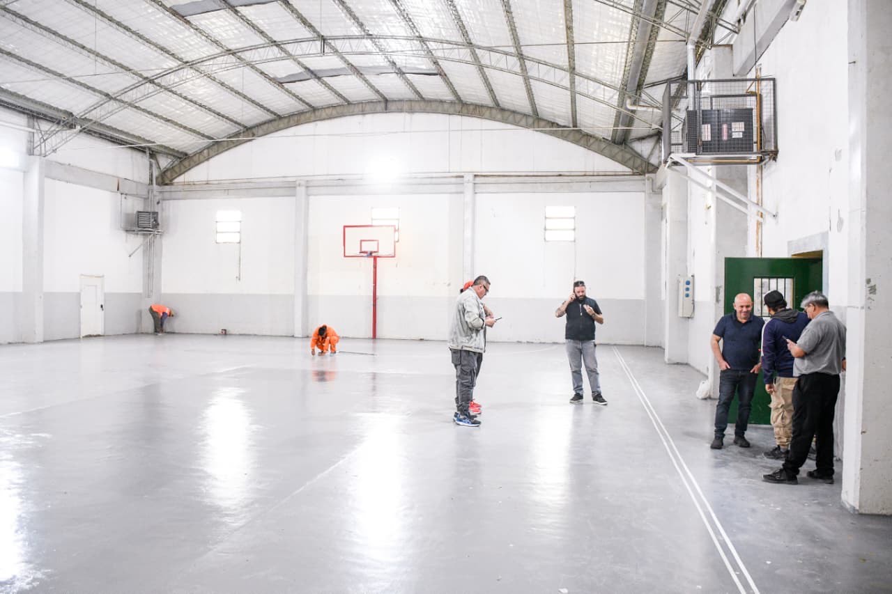 SASTRE SUPERVISÓ LAS OBRAS QUE SE REALIZAN EN EL GIMNASIO MUNICIPAL Nº 2