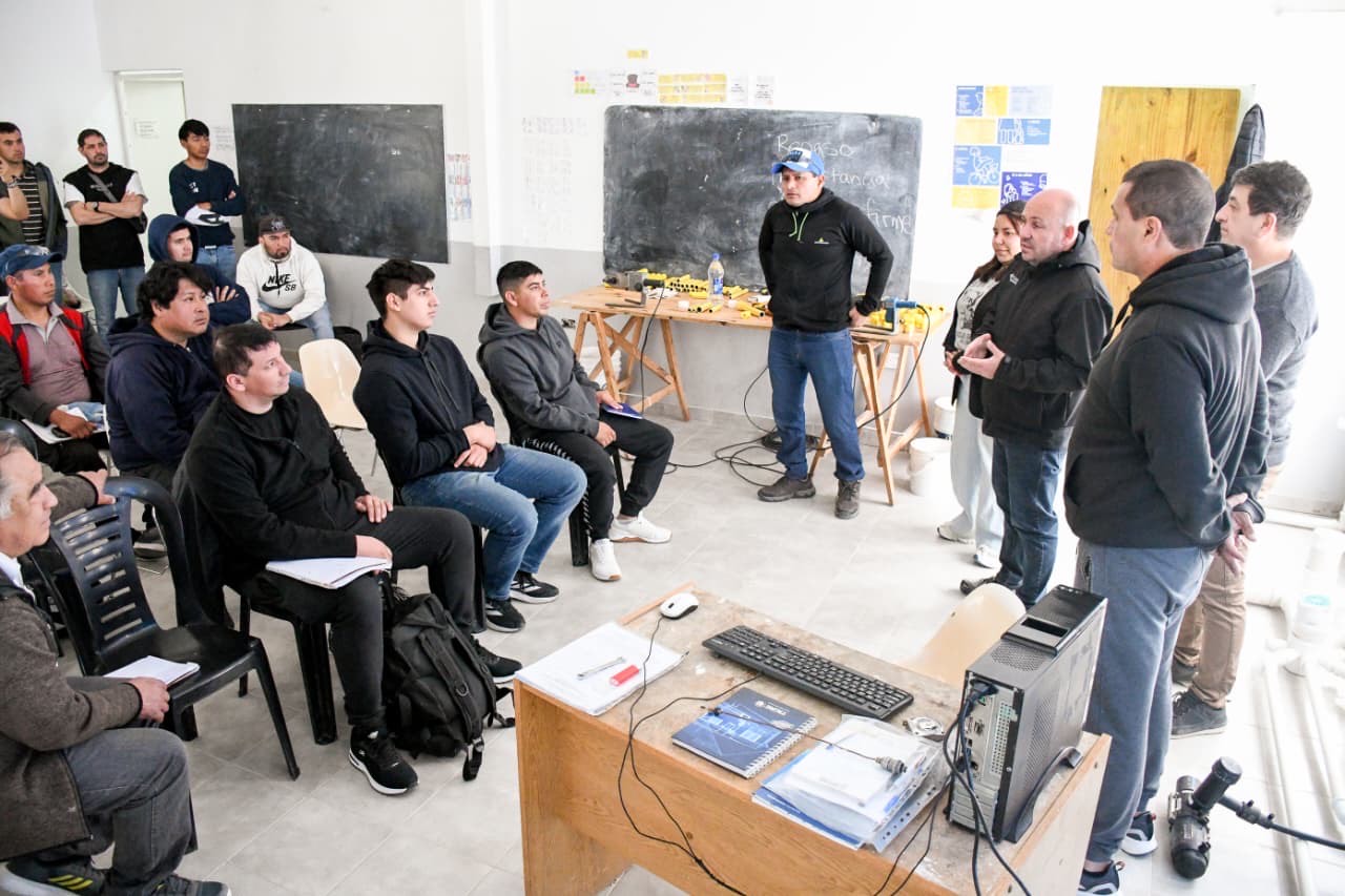 EL INTENDENTE DESTACÓ EL DESARROLLO DE LA GRAN CANTIDAD DE CAPACITACIONES QUE SE REALIZAN PARA VECINOS MADRYNENSES
