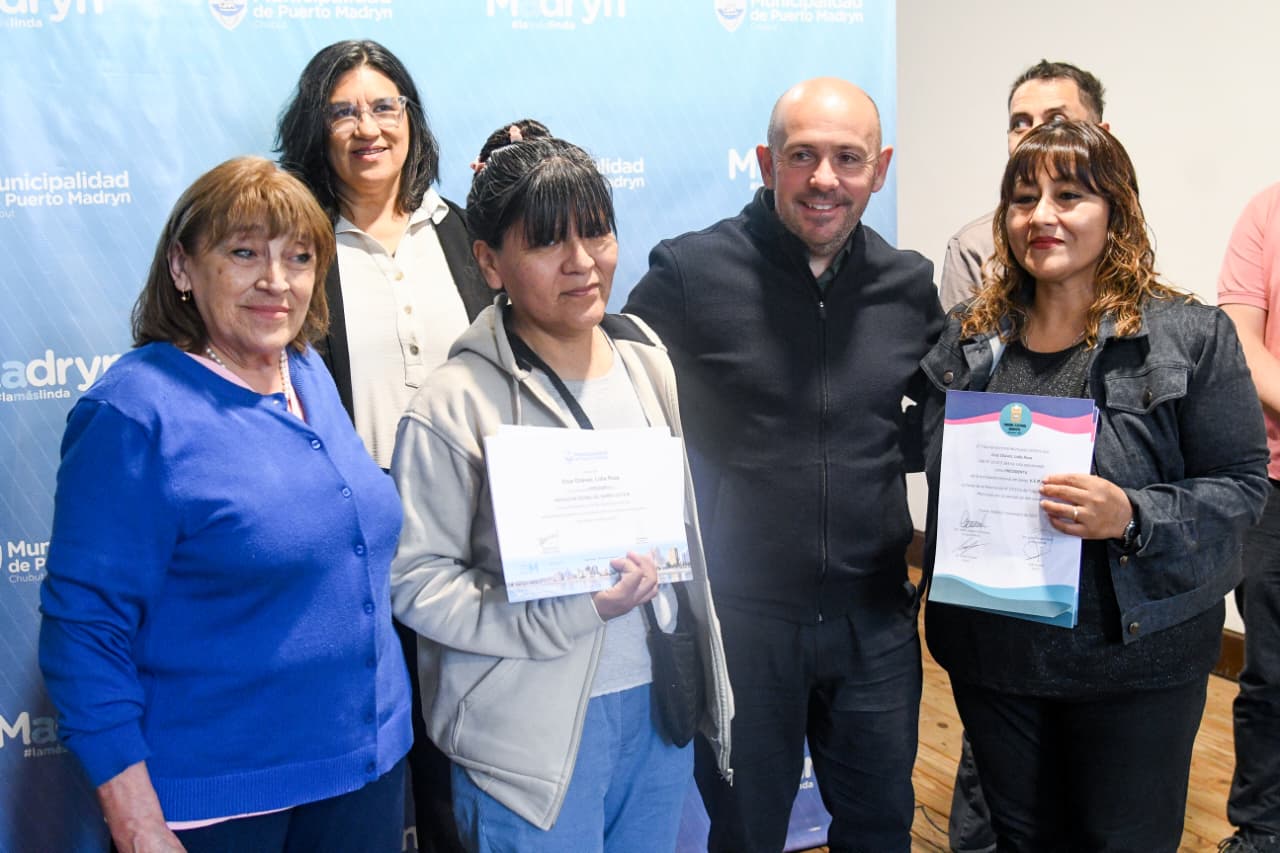 SASTRE ENTREGÓ LOS CERTIFICADOS A LAS NUEVAS AUTORIDADES DE DISTINTAS ASOCIACIONES VECINALES