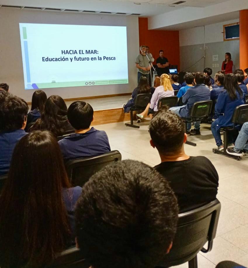 EL MUNICIPIO LLEVÓ A CABO CHARLAS PARA ESTUDIANTES DE ESCUELAS TÉCNICAS LOCALES