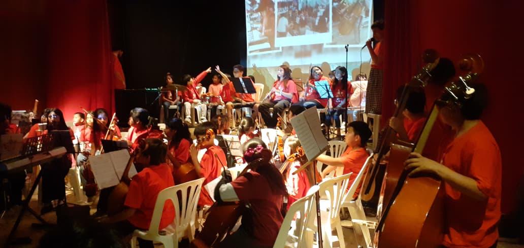 LA ORQUESTA INFANTIL MUNICIPAL DEL BARRIO PUJOL BRINDÓ SU ÚLTIMO CONCIERTO DEL AÑO