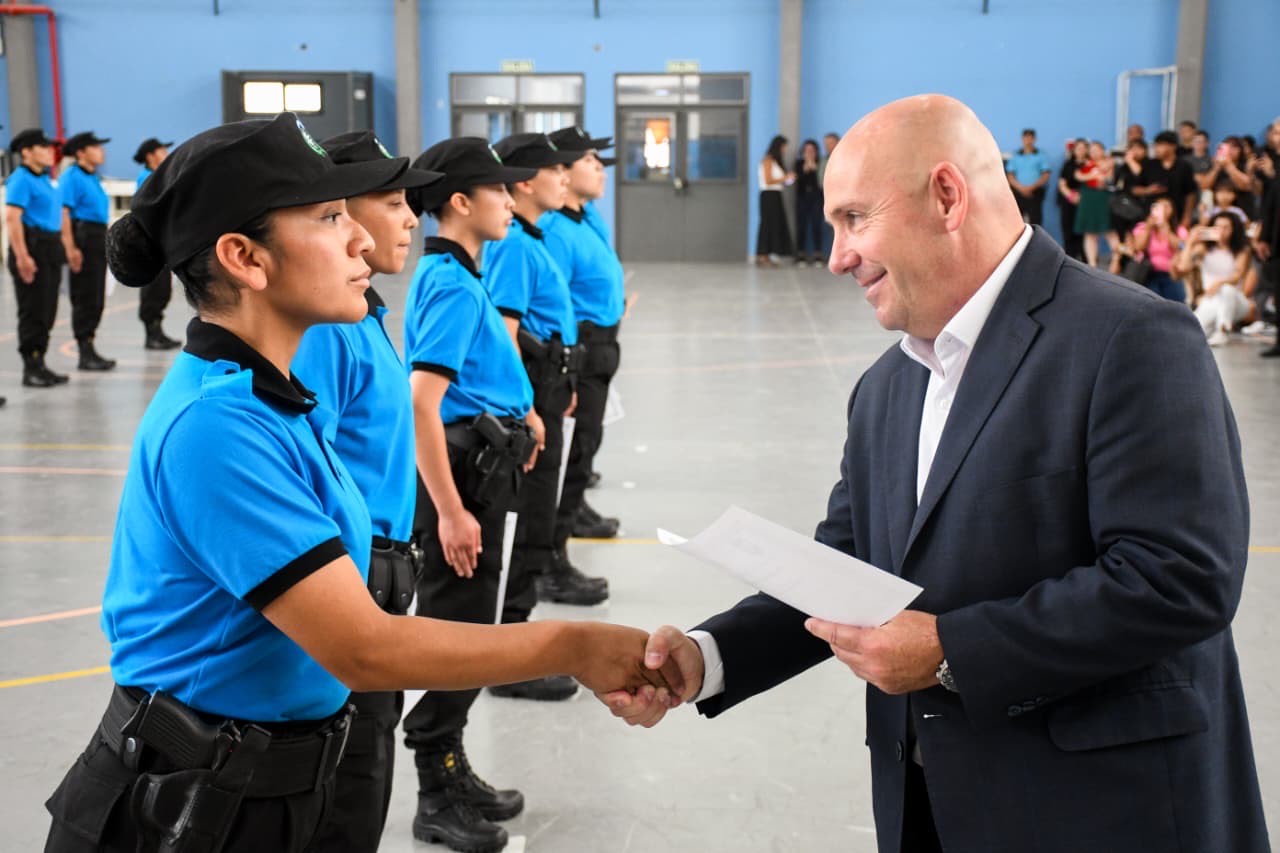 SASTRE ENCABEZÓ EL ACTO DE ASUNCIÓN DE 45 NUEVOS AGENTES DE LA POLICÍA DEL CHUBUT